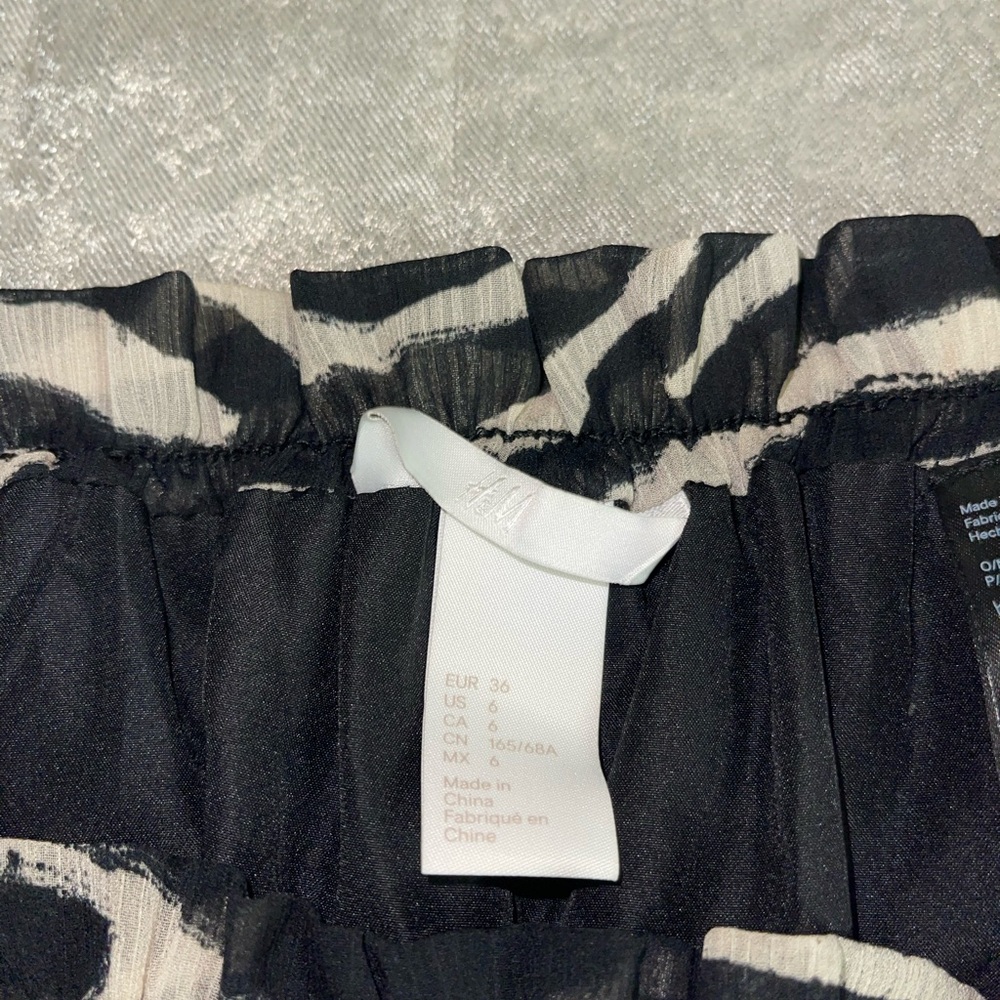 H&M Black and White Skirt